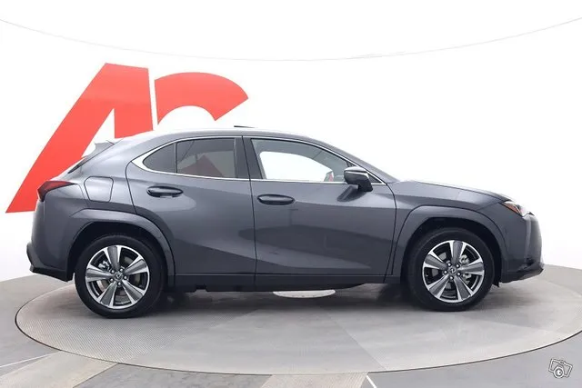 Lexus UX 300e Luxury - Akun bruttokapasiteetti 72,8 kWh. Miljoonan kilometrin / 10 vuoden akkuturva. Image 6