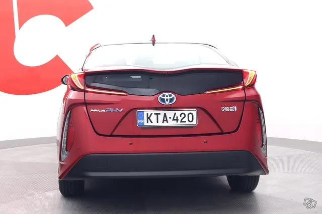 Toyota Prius Active - JBL / HUD / TUTKAT / ETÄVIILENNYS- JA LÄMMITYS / PYSÄKÖINTIAVUSTIN / ADAPT.VAKKARI YMS HUIPPUVARUSTEET Image 4